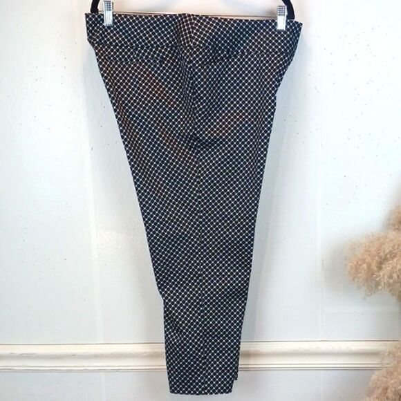 Worthington Women's Modern Fit black and white diamond pattern capri pants sz 12 - Picture 8 of 9